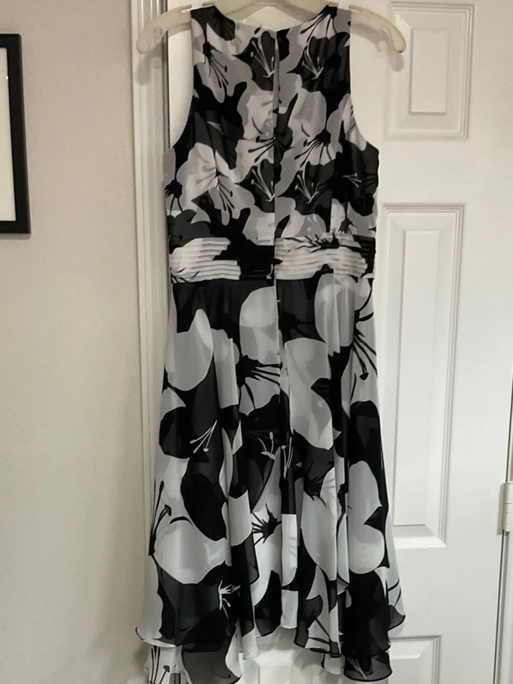 White House Black Market Black and White Floral Midi Dress - Picture 3 of 3
